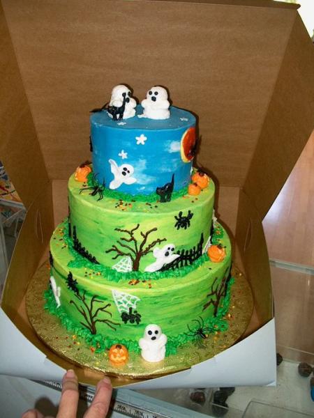 A ghostly cake with Halloween in mind.