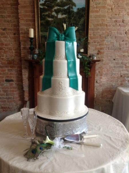 White wedding cake trimmed with Teal Bow.