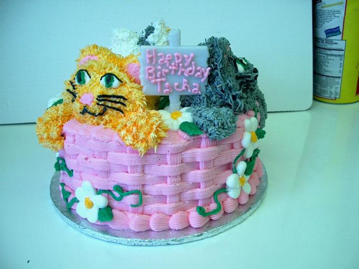 Cute basket cake with a kitty in it!